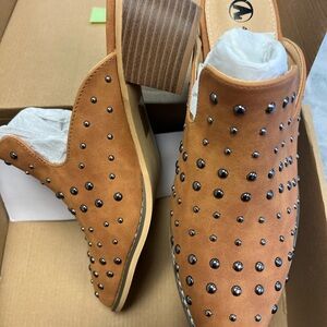 Cara Studded Tan Mules with Block Heel 41 size Women’s 10 NEW in Box NWT